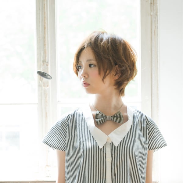 コケティッシュで大人かわいい耳かけボブ風マニッシュショート