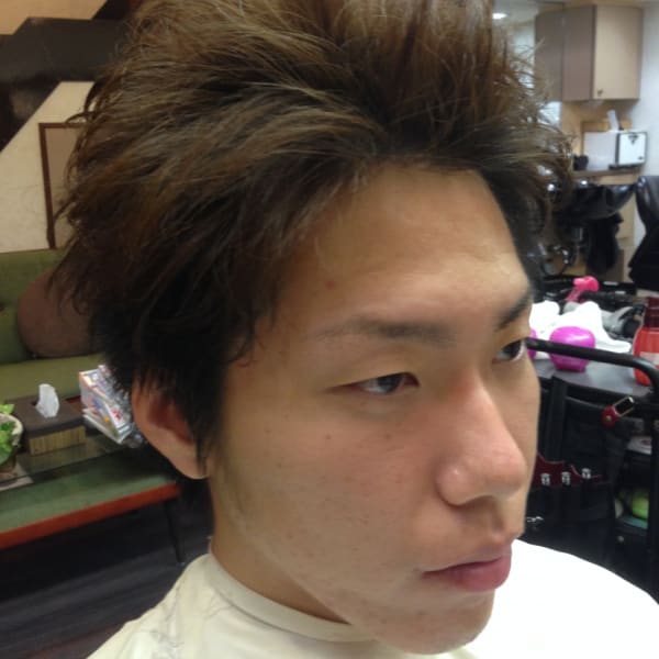 ワックスで仕上げるワイルド束感ショートスタイル