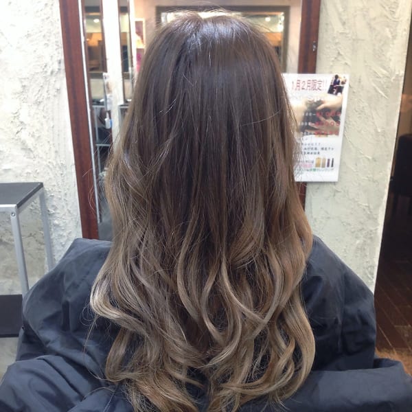 アッシュ系シルバーグラデーション＠ルーズウェーブ巻
