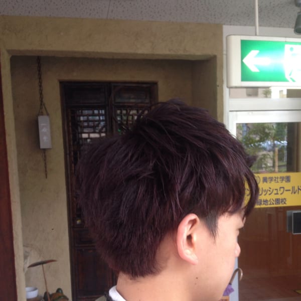 チェリーレッド暗髪スパイキーショート