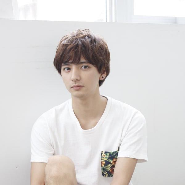 ラフな束感の無造作ショート