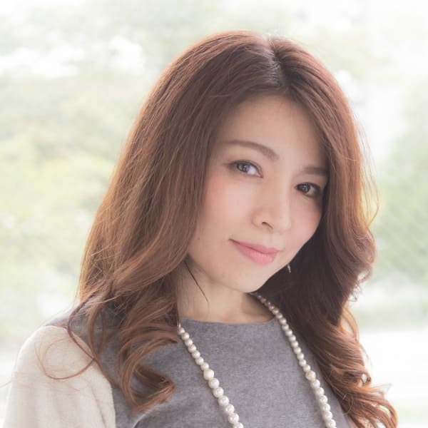 エレガントな雰囲気にツヤカラーをプラスした最旬レイヤー