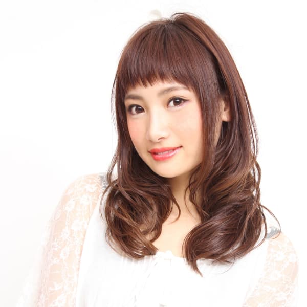 姫カット系に顔周り作って、毛先をグラマラスにカールを出す。|hair once