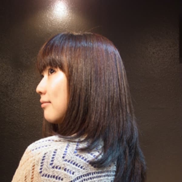 毛先に動きのあるナチュラルストレート