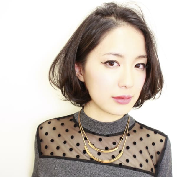 センターパートバングボブ