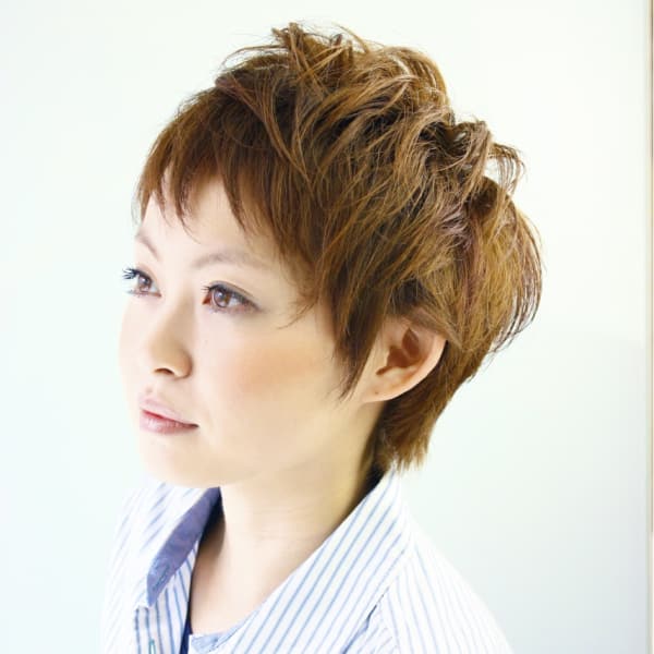 シルエットが綺麗なショートスタイル