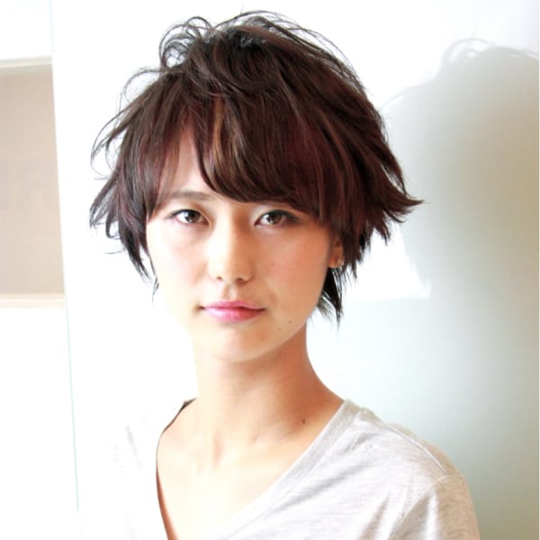 無造作な動きのワンカールベリーショート