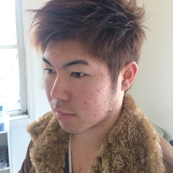 ツーブロックを活かしたイケメンテイストスタイル。