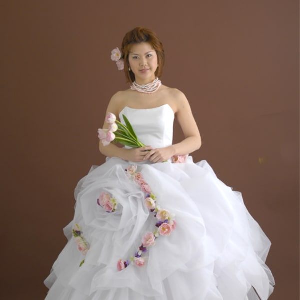 春のウェディングドレススタイル・チューリップフラワードレス