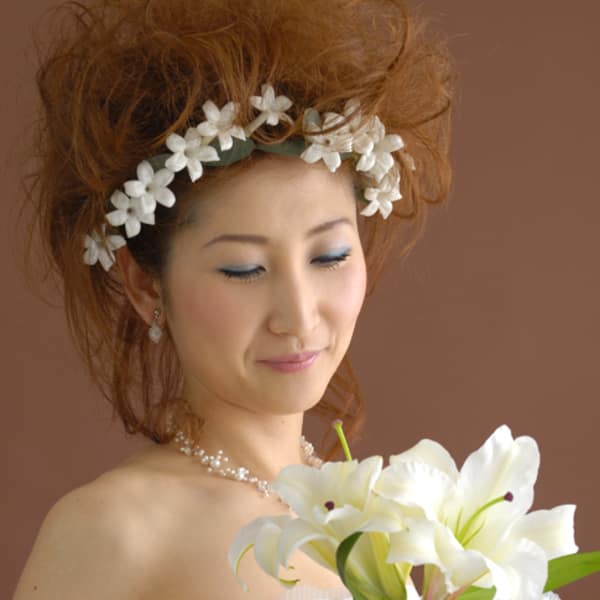 春のウェディングドレススタイル・カサブランカフラワードレス