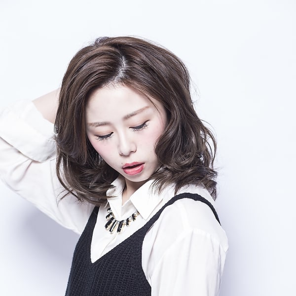 アッシュグレージュでおフェロなミディ