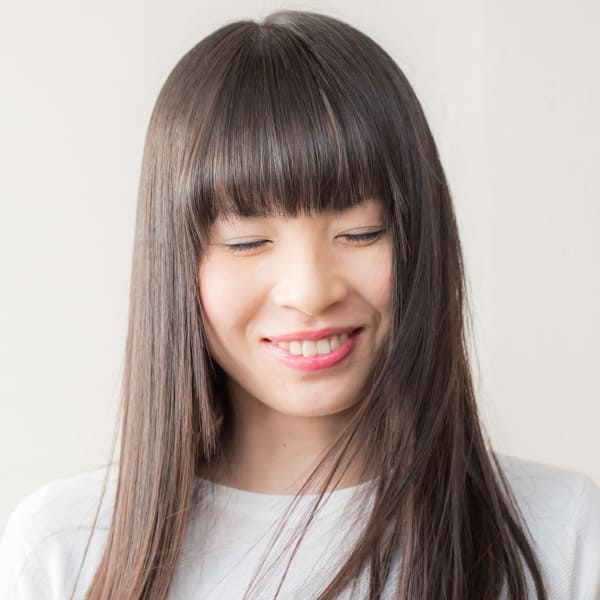 潔いストレートロングだから叶うモードな大人髪|DOUBLE