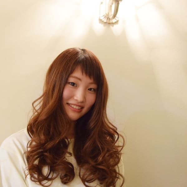 大人かわいいユル巻きヘア