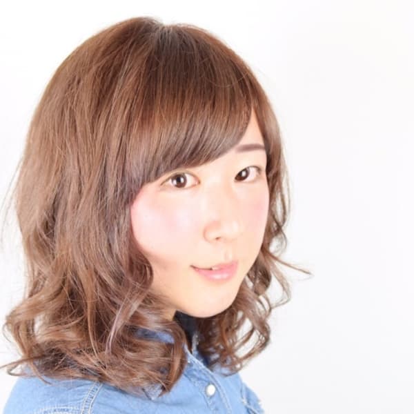 フェミニンロブスタイル