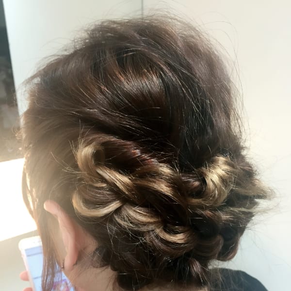 ねじりで作るアレンジ!ハットに合います。