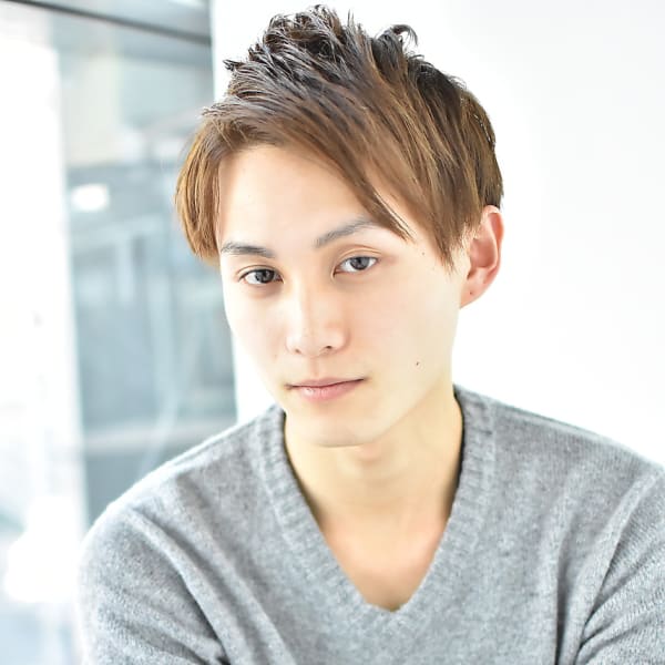 ハイトーンカラーで男前ショートスタイル