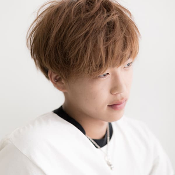 【Tシャツに似合う】ツーブロック入りショートレイヤースタイル