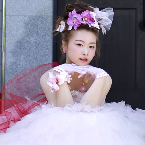 夏のウェディングドレススタイル・ガーデンブライダルスタイル|Blooming Beauty Stage