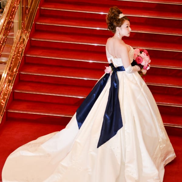 ウェディングドレス着付・エレガントブライダルヘアメイク|Blooming Beauty Stage