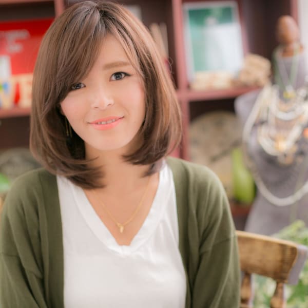 透け感カラーで大人ミディ