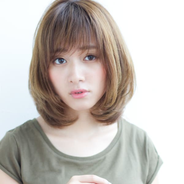 ふわりと可愛いひし形カーキアッシュのボブ Tー201
