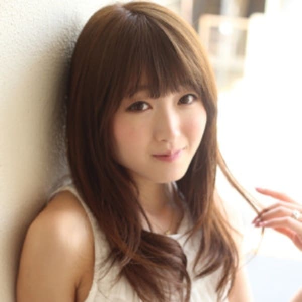 重めバングで甘さをプラス！！シャギー内巻きロング