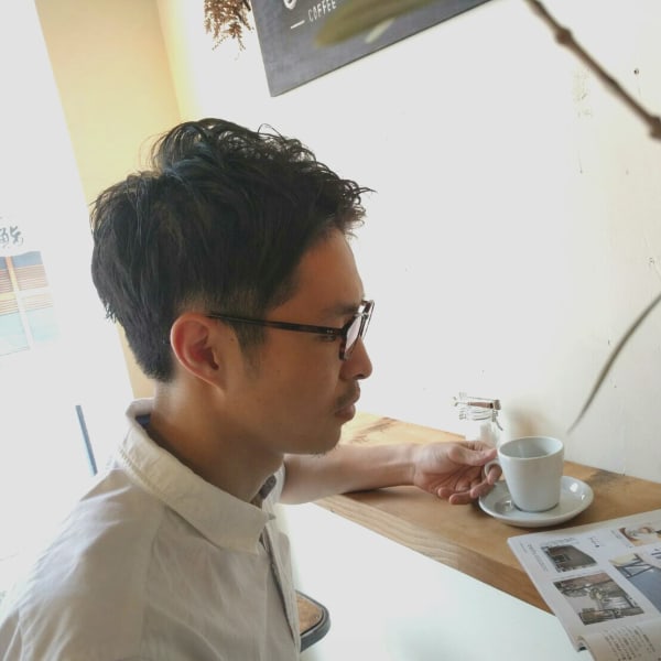 スーツにもカジュアルにも似合うナチュラルショート|slowcafe+hairsalon 8639