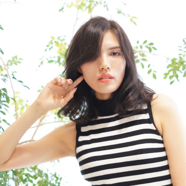 軽めミディで大人のクールスタイル