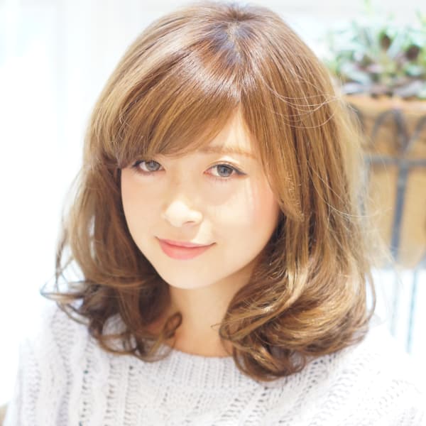 Aラインシルエットの重めセミディ