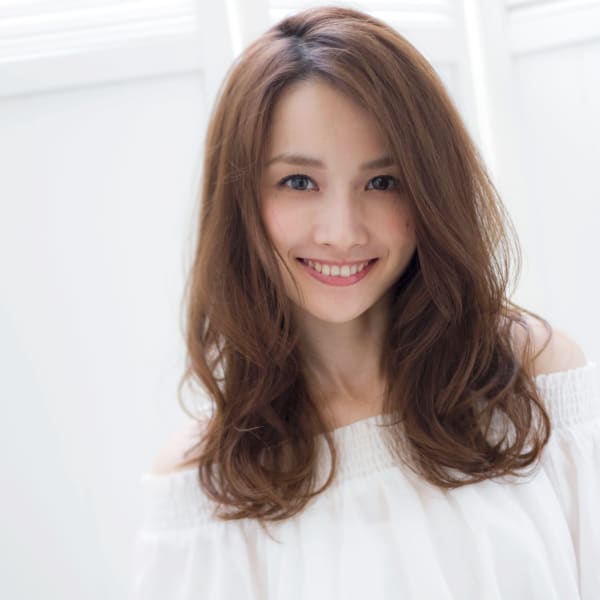 エアリーカールの大人セミロング
