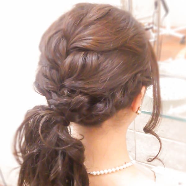 編み込みポニーテールアレンジ