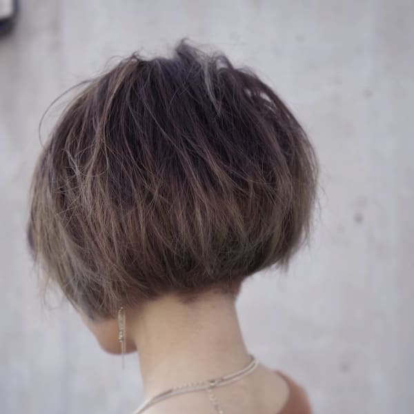 切りっぱなしボブ　X　ツーブロック　X　グラデーションカラー