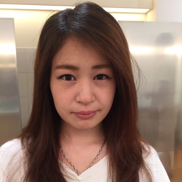内巻きに仕上げるロングレイヤーカット