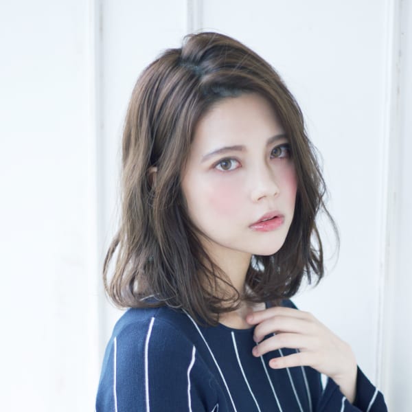 柔らかいカットがベースのくせ毛風ミディアム【N-501】