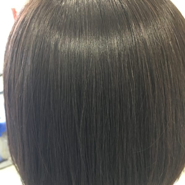 朝のお手入れが簡単な丸みがあるナチュラル縮毛矯正スタイル