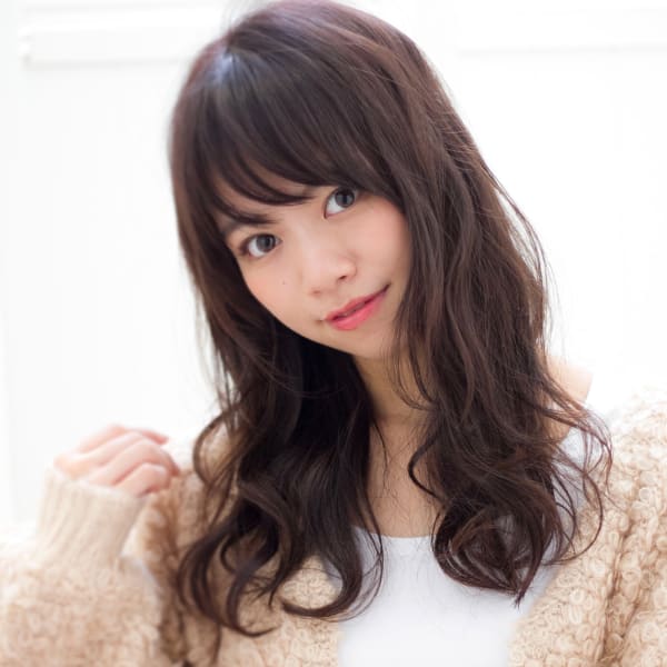 暗めカラー　ネイビーアッシュのデジタルパーマロング