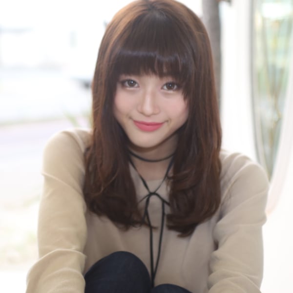 ナチュラルストレートのつや髪スタイル
