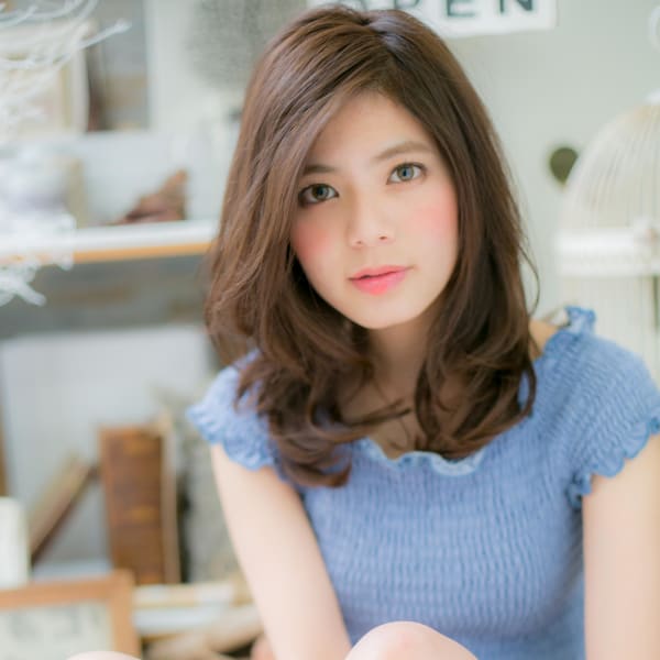 くびれカールの抜け感セミディ