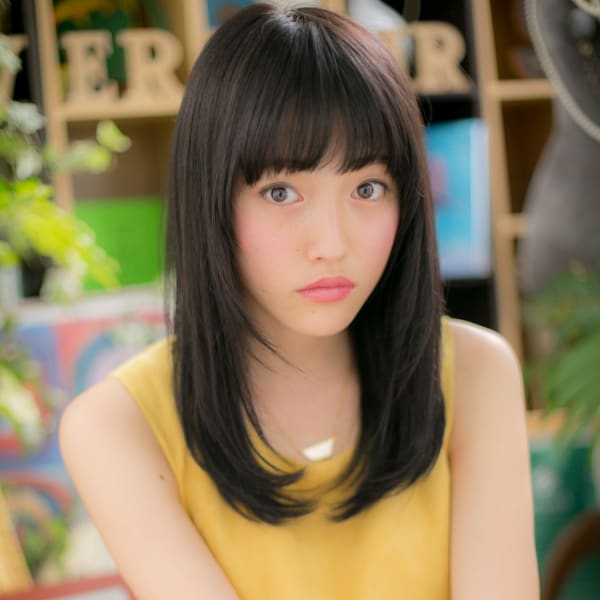 印象的な黒髪ストレート