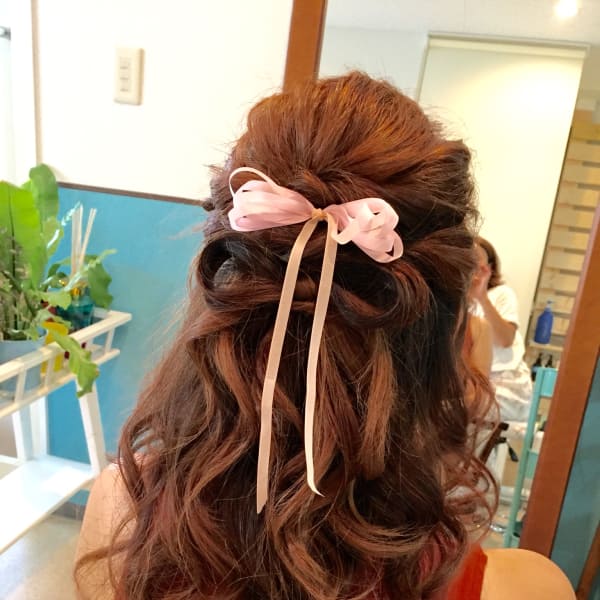 ハーフアップアレンジ　リボンで可愛く