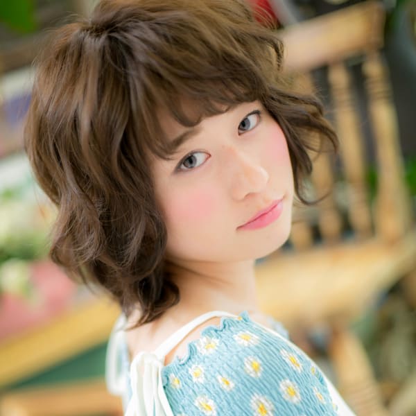 短めバング&強めカールボブ