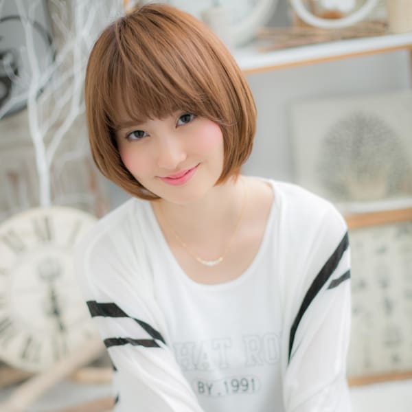 顔を包むサラツヤボブ