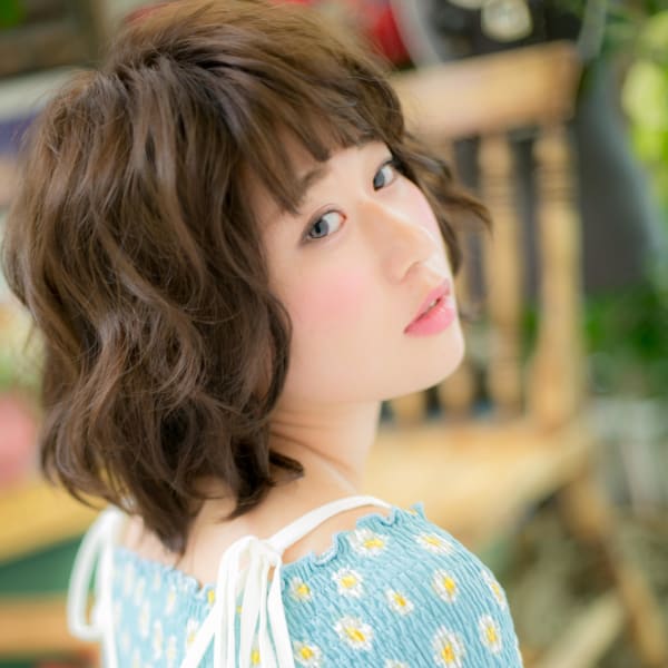 短めバング&強めカールボブ