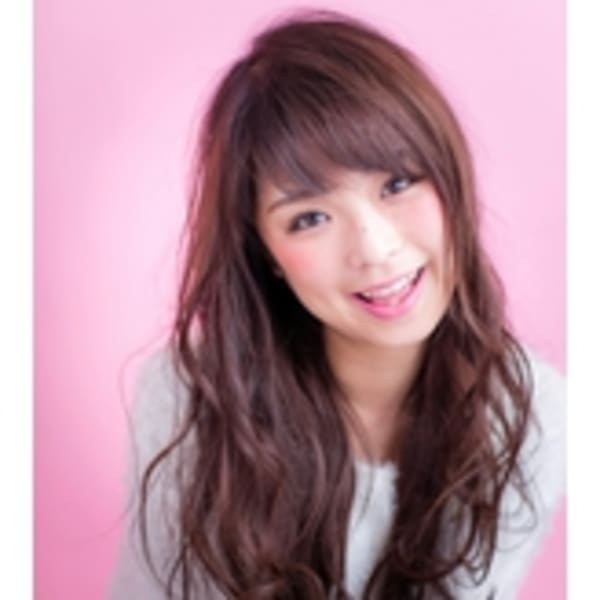 グレージュ×マッシュフリンジバングのスポンテニアスヘア【川口