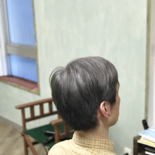 大人の白髪ぼかしスタイル
