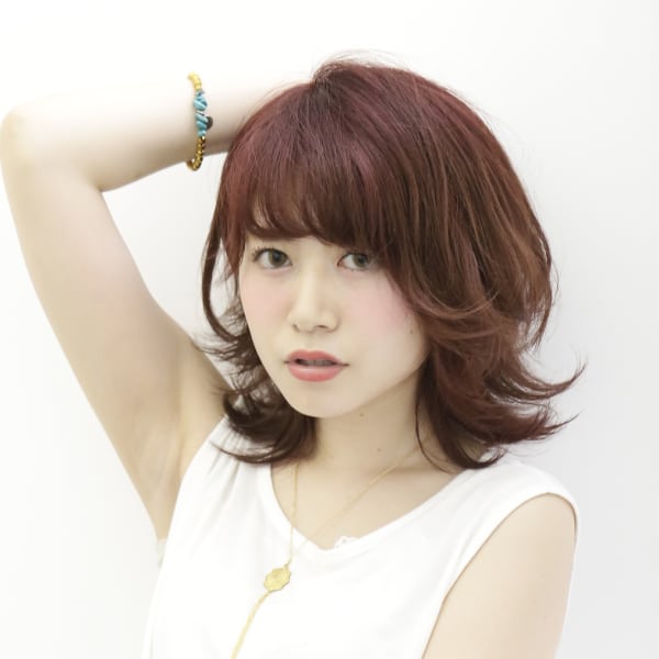 ローズピンクがキラリ★かわいい外ハネウルフミディアム★