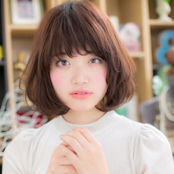 重く見えない暗髪ミディ