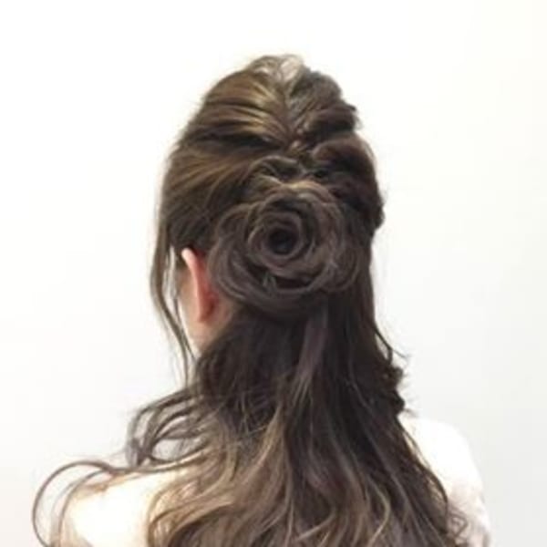 ツイストくるりんぱはどんなまとめ髪スタイルにも可愛くアレンジ