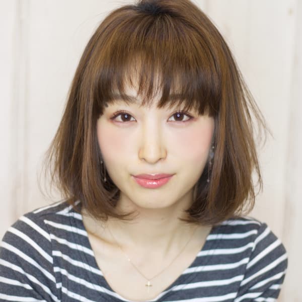 グレージュカラーワンカールミックスひし形ボブ　AKI-105