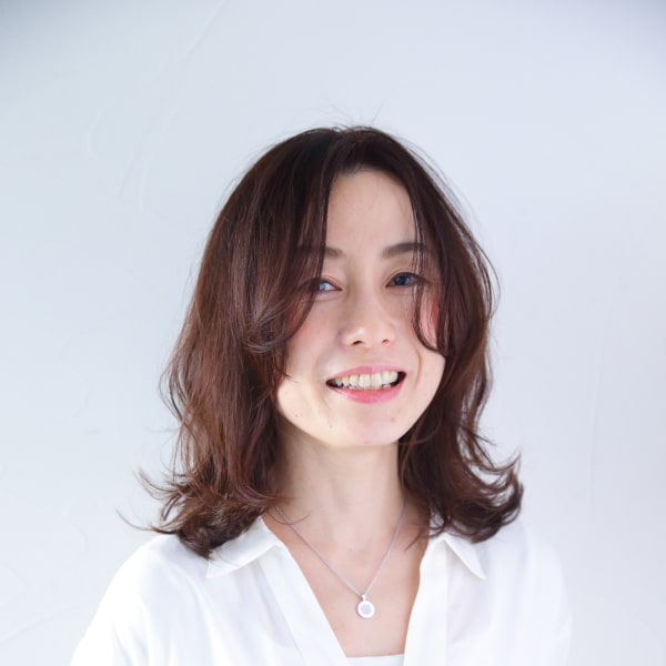 抜け感ゆるウェーブミディ